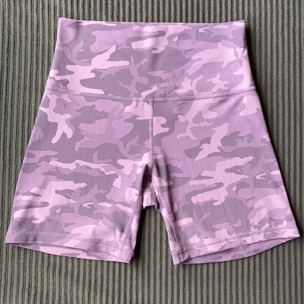 Lululemon 6” align shorts in pink camo
